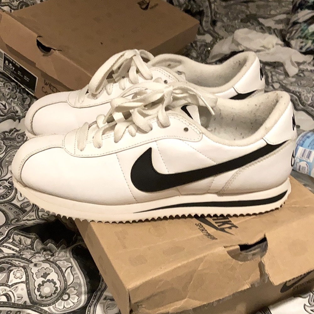 VTG Nike Cortez 07 GS white and black, size 6.5 youth women’s 8